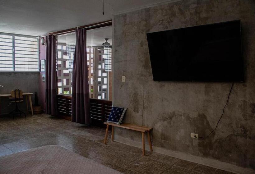 اتاق استاندارد با تخت بزرگ, The Emerald Pr