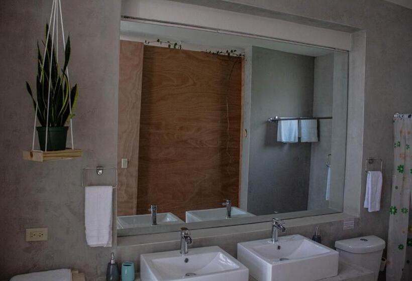 اتاق استاندارد با تخت بزرگ, The Emerald Pr