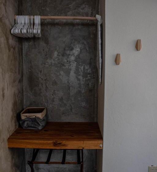 اتاق استاندارد با تخت بزرگ, The Emerald Pr