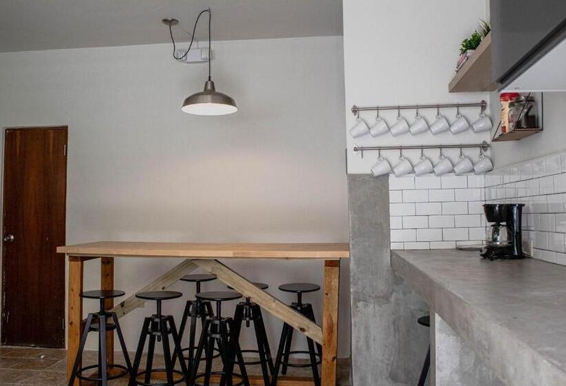 اتاق استاندارد با تخت بزرگ, The Emerald Pr