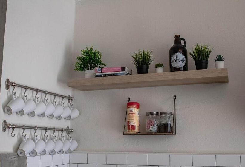 اتاق استاندارد با تخت بزرگ, The Emerald Pr