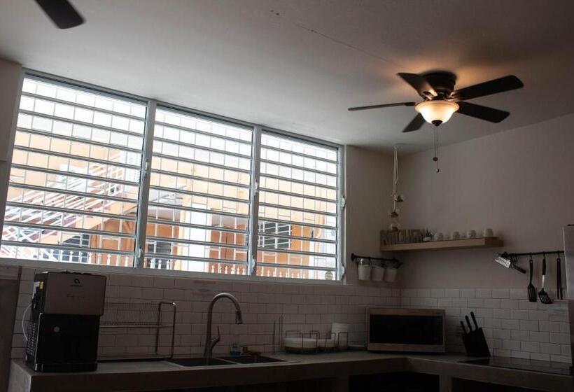 اتاق استاندارد با تخت بزرگ, The Emerald Pr