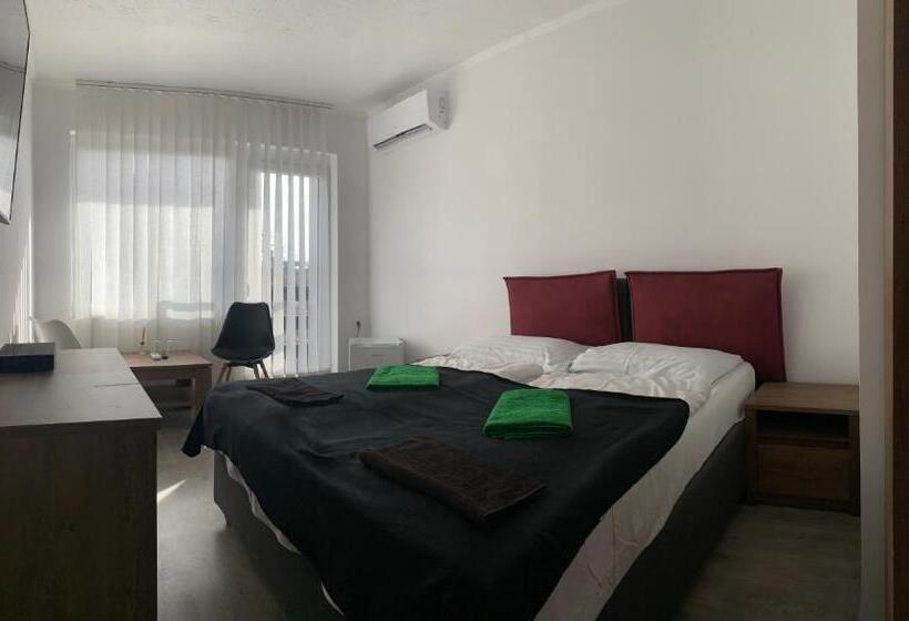 Deluxe-huone, Thomas Panzió