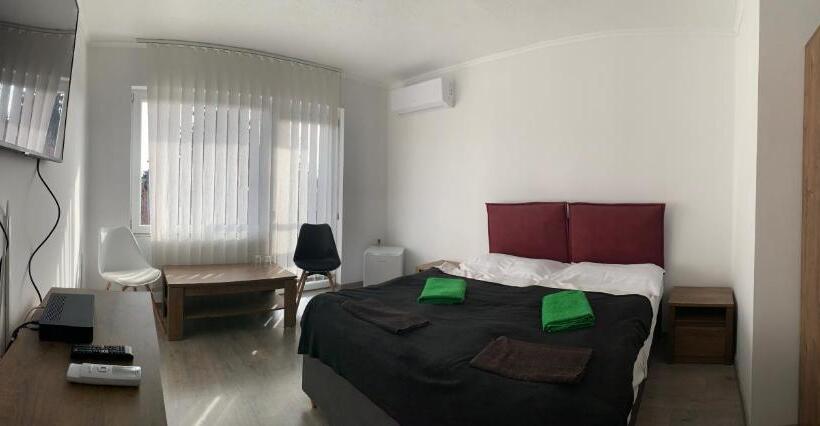 Deluxe-huone, Thomas Panzió