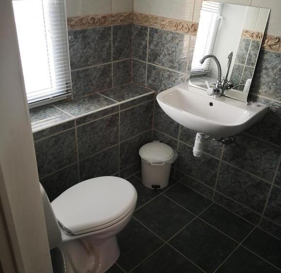 Standard-huone, Thomas Panzió