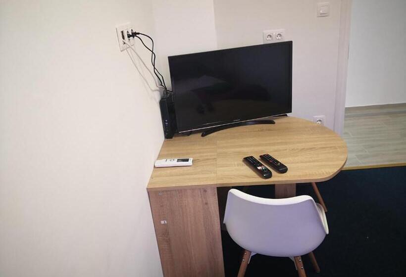 Standard-huone, Thomas Panzió