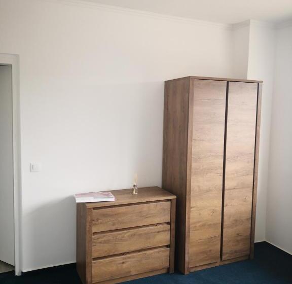 Huoneisto 1 Makuuhuone Pohjakerros, Thomas Panzió