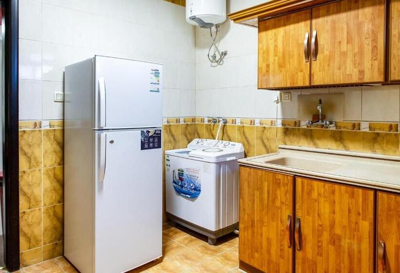اتاق خانوادگی, Oyo 525 Rose Plaza1