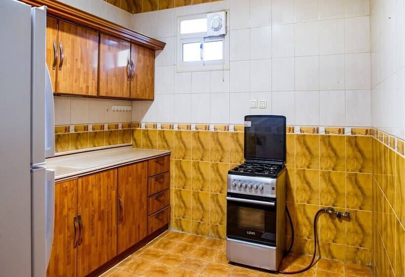 اتاق خانوادگی, Oyo 525 Rose Plaza1