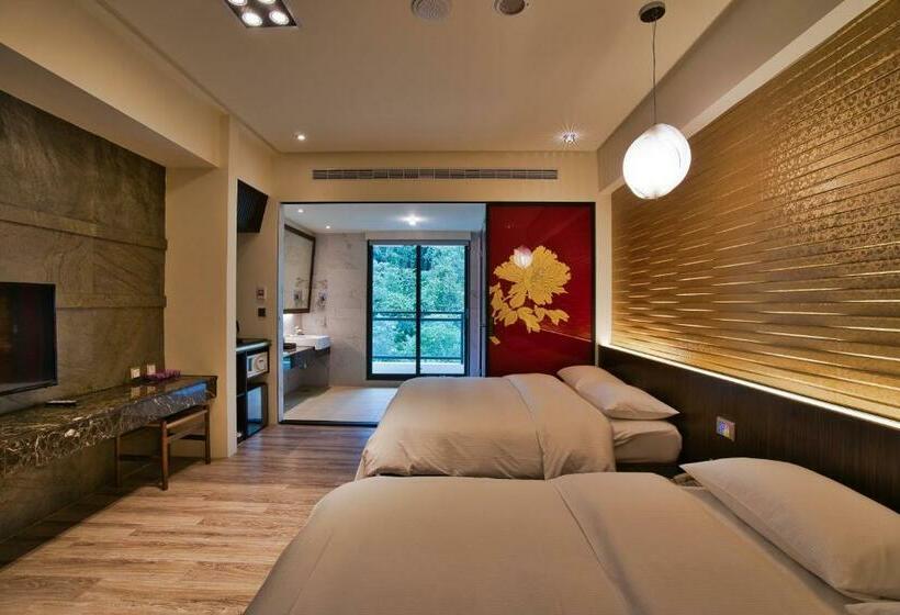اتاق خانوادگی, Taihe Sun And The Moon Hostel