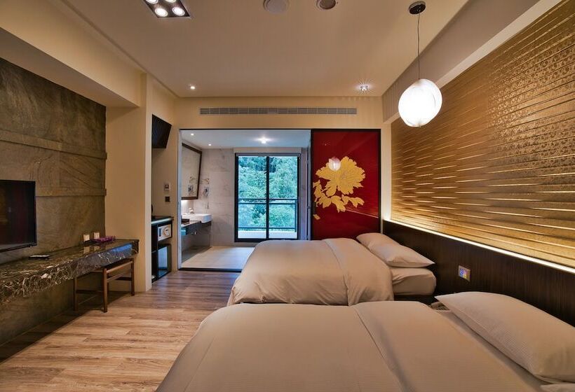 اتاق خانوادگی, Taihe Sun And The Moon Hostel