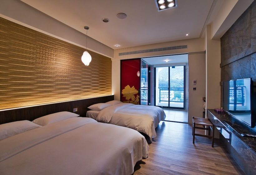 اتاق خانوادگی, Taihe Sun And The Moon Hostel