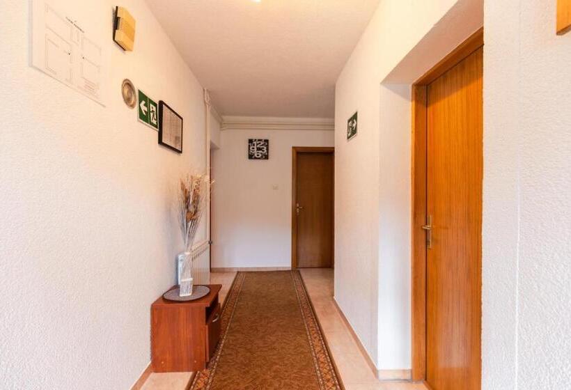 חדר סטנדרט עם מרפסת, Apartments And Rooms With Parking Space Jezerce, Plitvice   17768