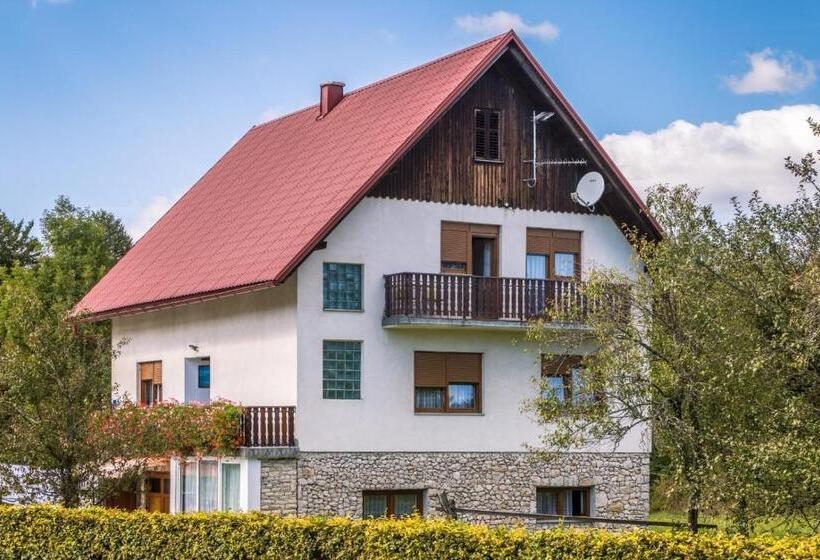 חדר סטנדרט עם מרפסת, Apartments And Rooms With Parking Space Jezerce, Plitvice   17768