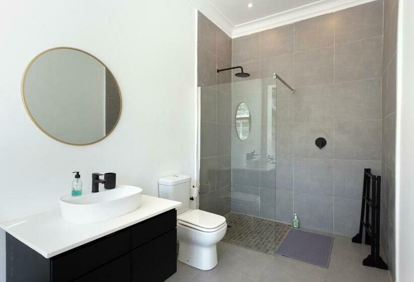 اتاق استاندارد با چشم‌انداز استخر, Taunton Manor