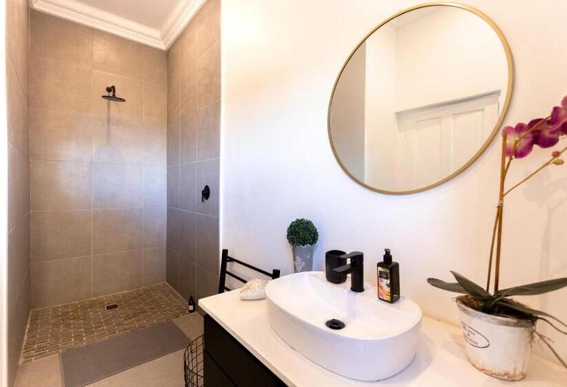 デラックススイート, Taunton Manor