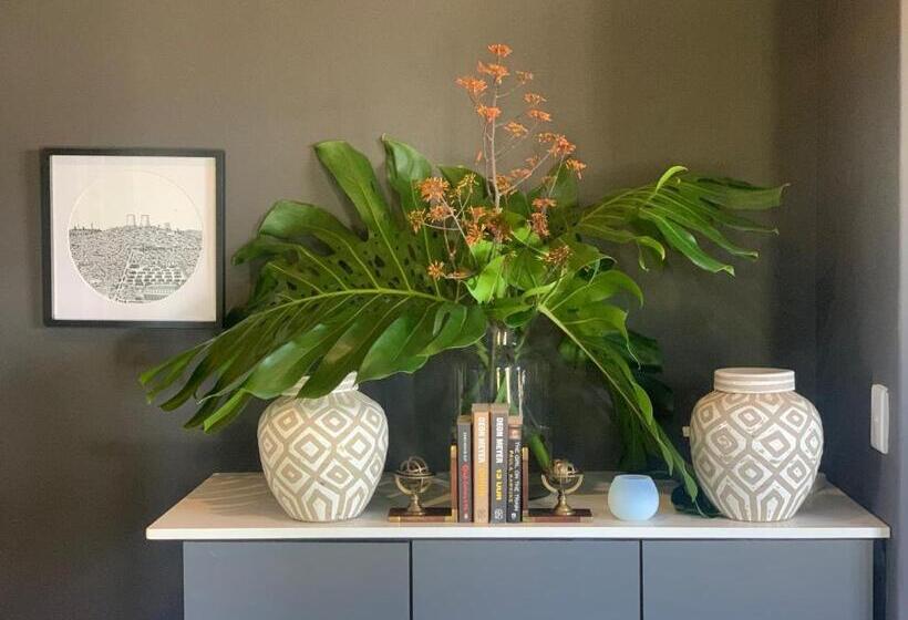 디럭스 스위트, Taunton Manor