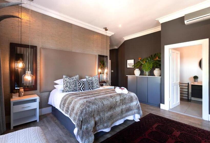 豪华套房, Taunton Manor