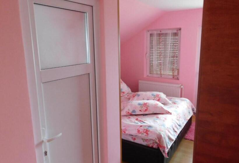 Номер Стандарт Вид на Горы, Pensiunea Casa Domnitei