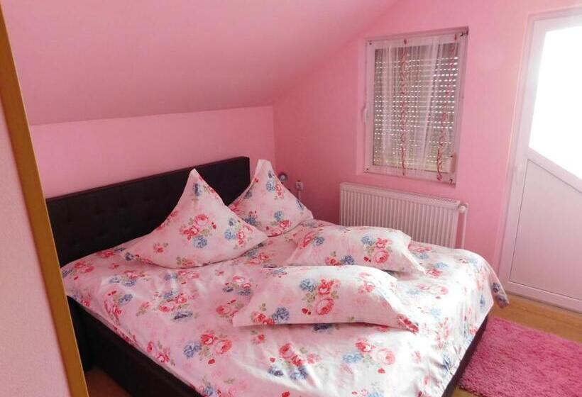 Номер Стандарт Вид на Горы, Pensiunea Casa Domnitei