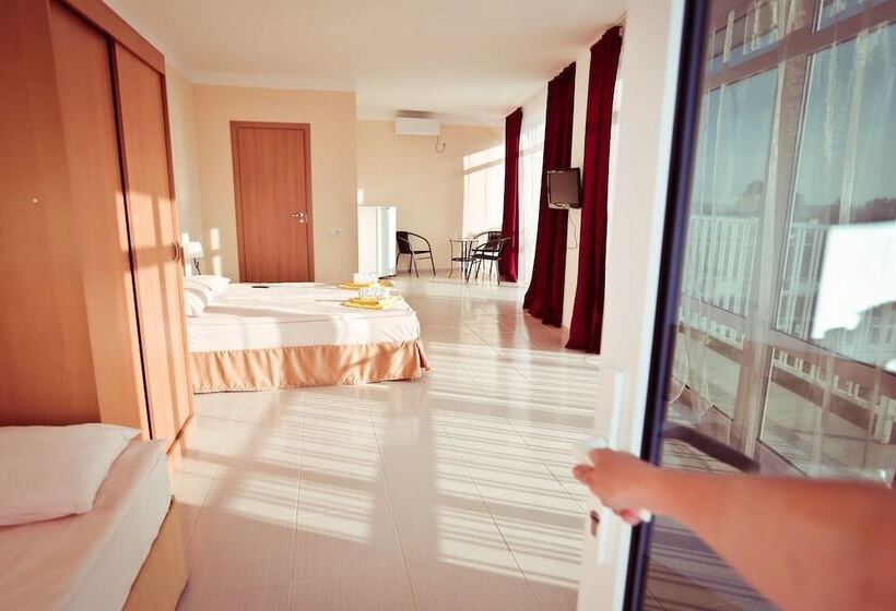 スーペリアトリプルルーム, Marsel