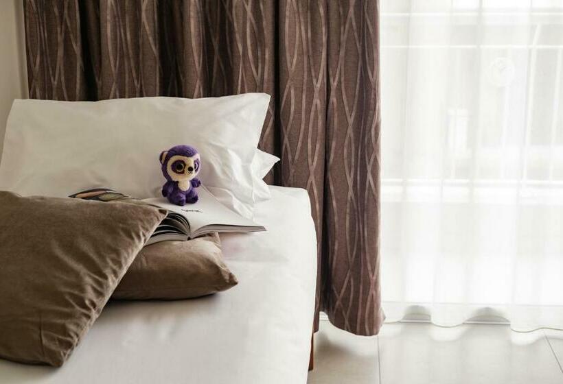 اتاق خانوادگی, Mayflower Hotel Malta