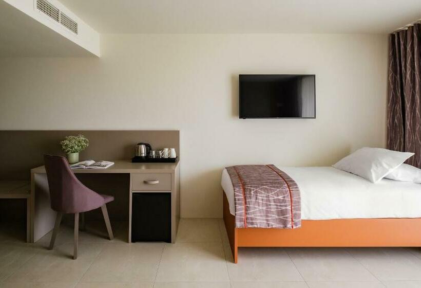 اتاق خانوادگی, Mayflower Hotel Malta