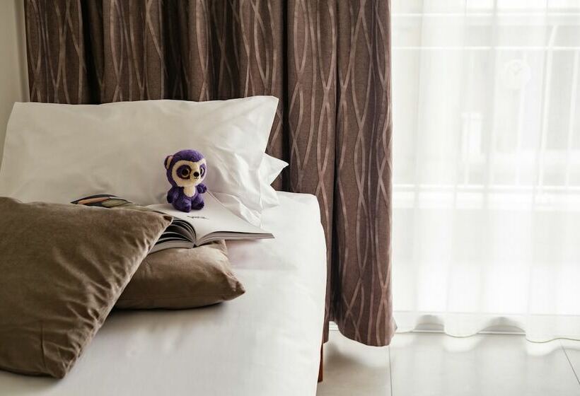 اتاق خانوادگی, Mayflower Hotel Malta