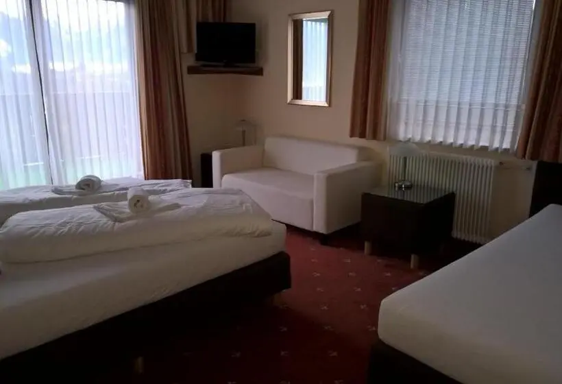 اتاق استاندارد چهار تخته, Pension Savisalo