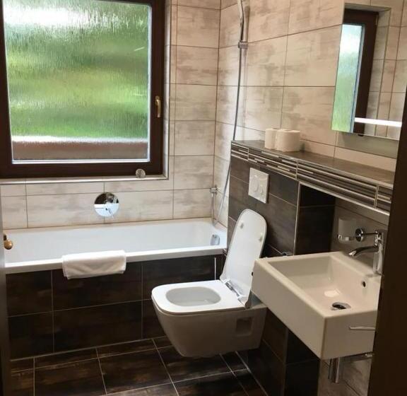 غرفة قياسية رباعية, Pension Savisalo