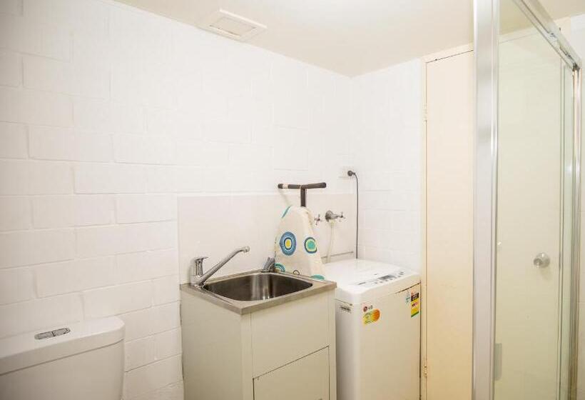 스탠다드 스튜디오 정원 전망, The Islander