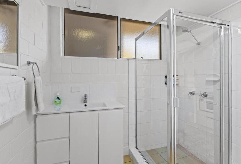 스탠다드 발코니 스튜디오, The Islander