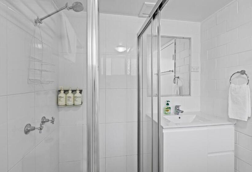 패밀리 룸, The Islander