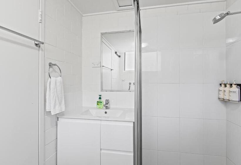 패밀리 룸, The Islander