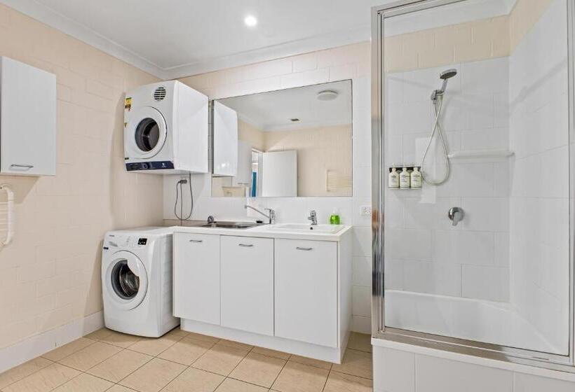 침실 2개 아파트, The Islander