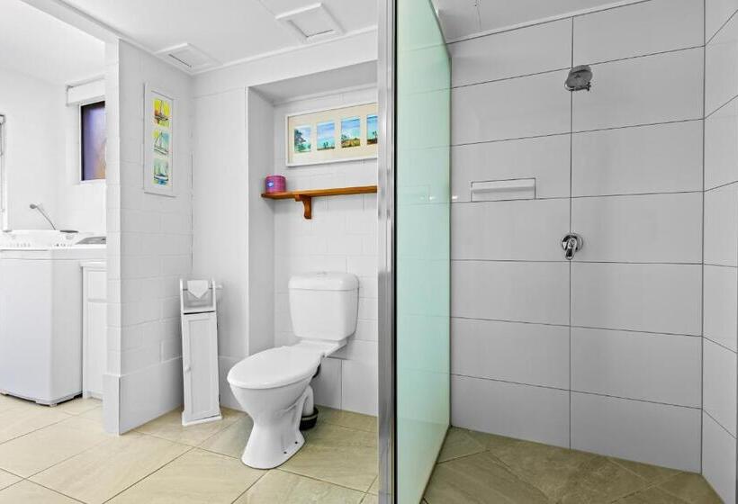 침실 2개 아파트, The Islander