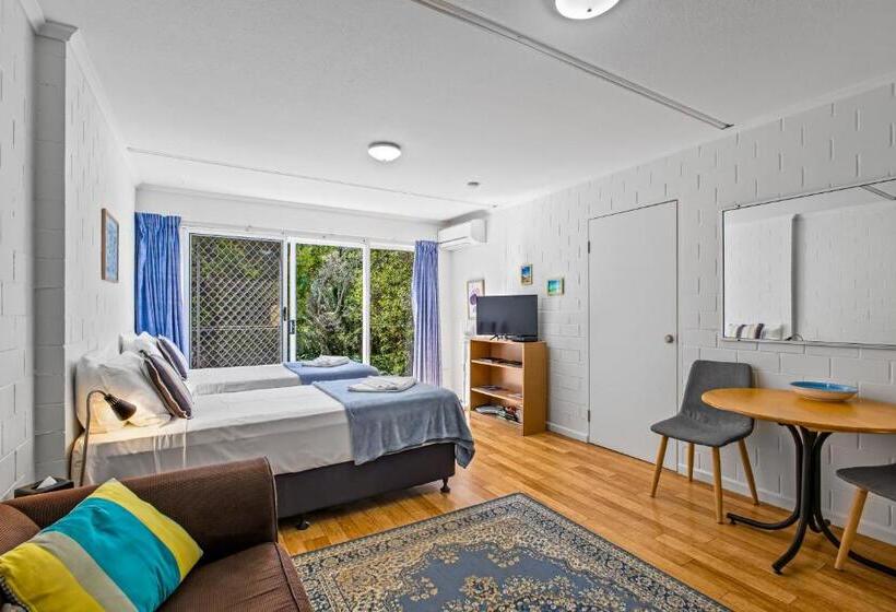 스탠다드 스튜디오 정원 전망, The Islander