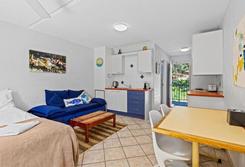 스탠다드 발코니 스튜디오, The Islander