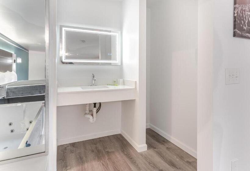 キングサイズベッドのデラックススイート, Blue Beach Motel Providence North Kingstown