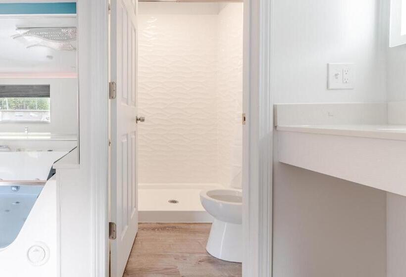 キングサイズベッドのデラックススイート, Blue Beach Motel Providence North Kingstown