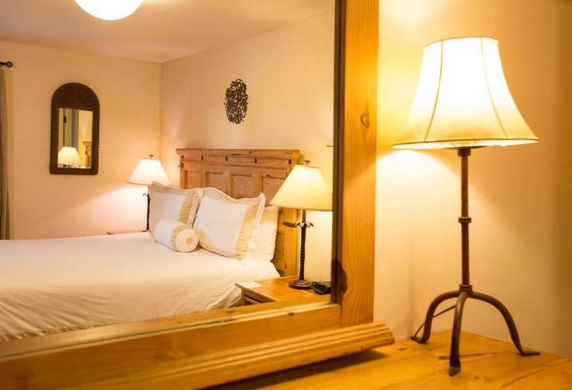 סוויטה, Blue Iguana Inn