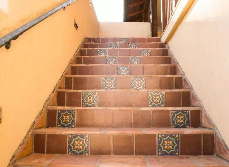 سوئیت با بالکن, Blue Iguana Inn