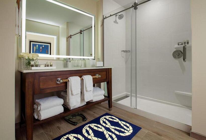 إستوديو قياسى, Bristol Harbor Inn