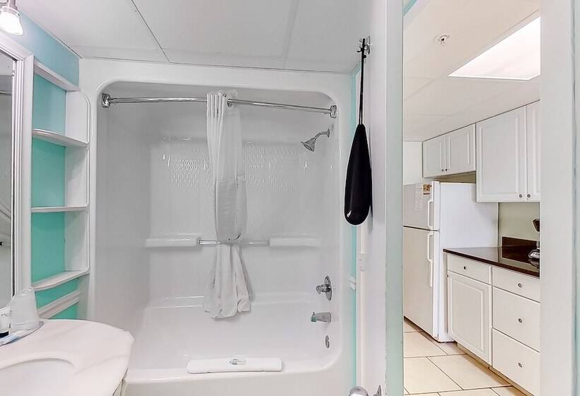 سوییت با چشمانداز دریا, Camelot By The Sea By Oceana Resorts