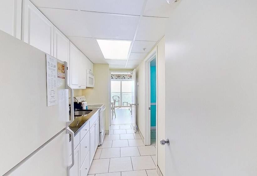 سوییت با چشمانداز دریا, Camelot By The Sea By Oceana Resorts