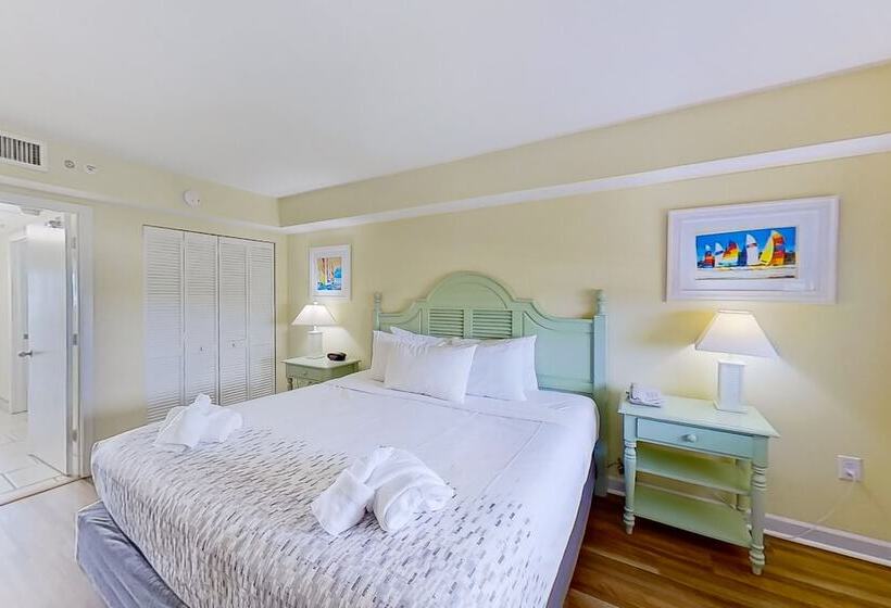 سوییت با چشمانداز دریا, Camelot By The Sea By Oceana Resorts