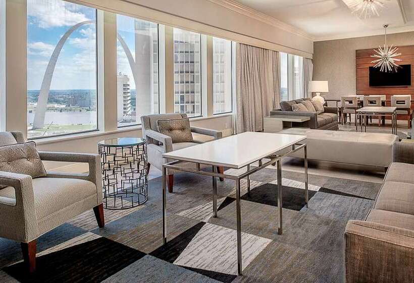 带大床的套房, Hilton St. Louis At The Ballpark