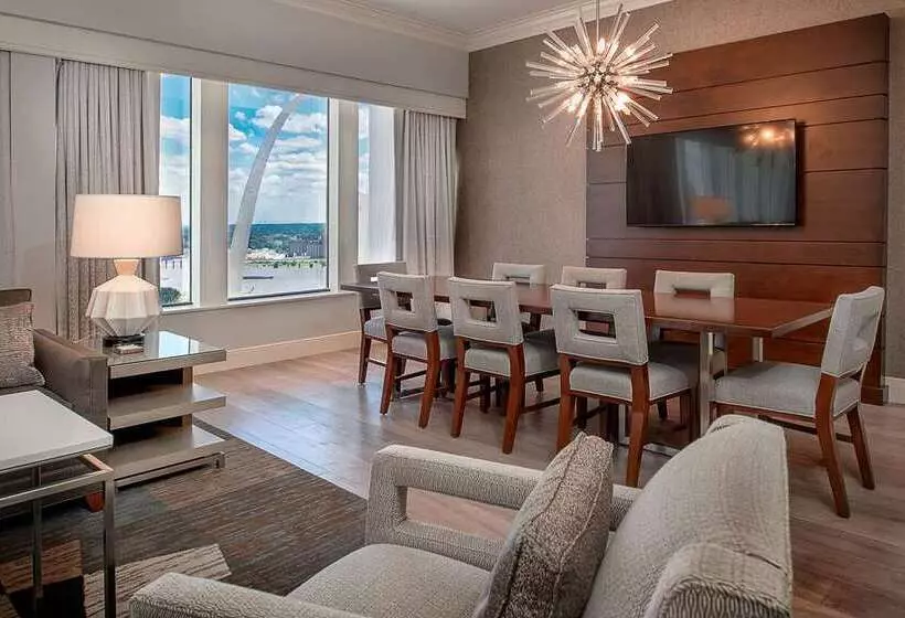 سوئیت با تخت بزرگ, Hilton St. Louis At The Ballpark