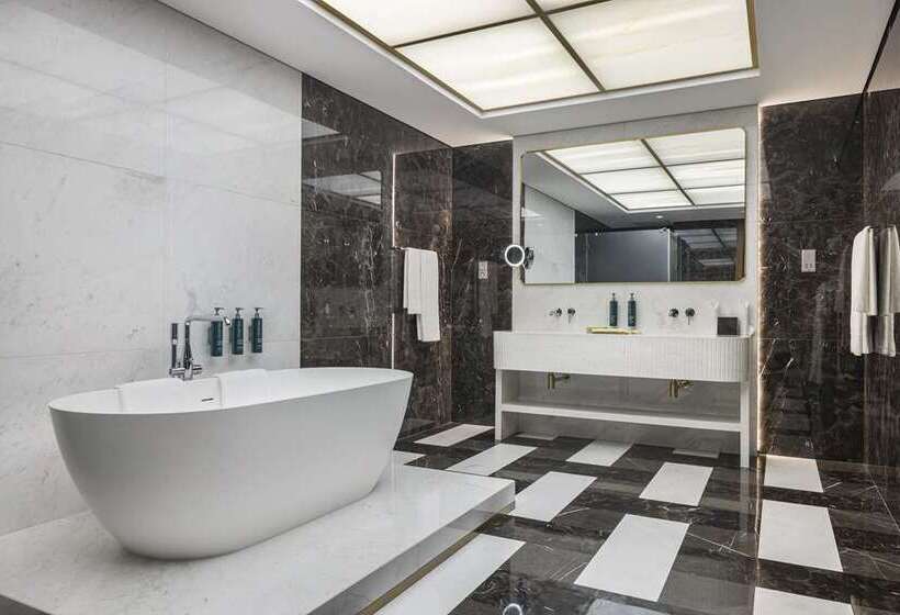 스위트 킹사이즈 침대, Hilton St. Louis At The Ballpark