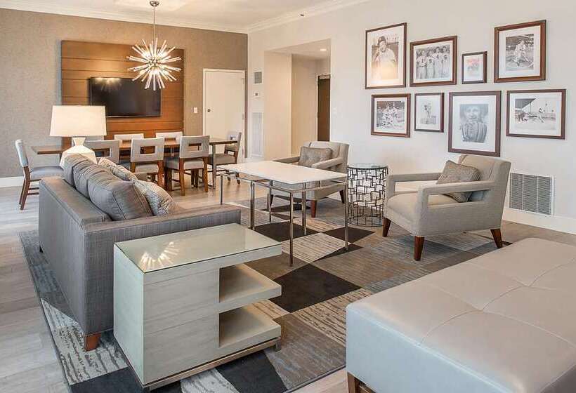 스위트 킹사이즈 침대, Hilton St. Louis At The Ballpark